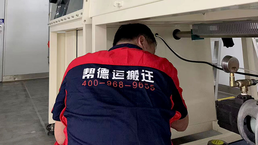 進口大型設(shè)備搬運